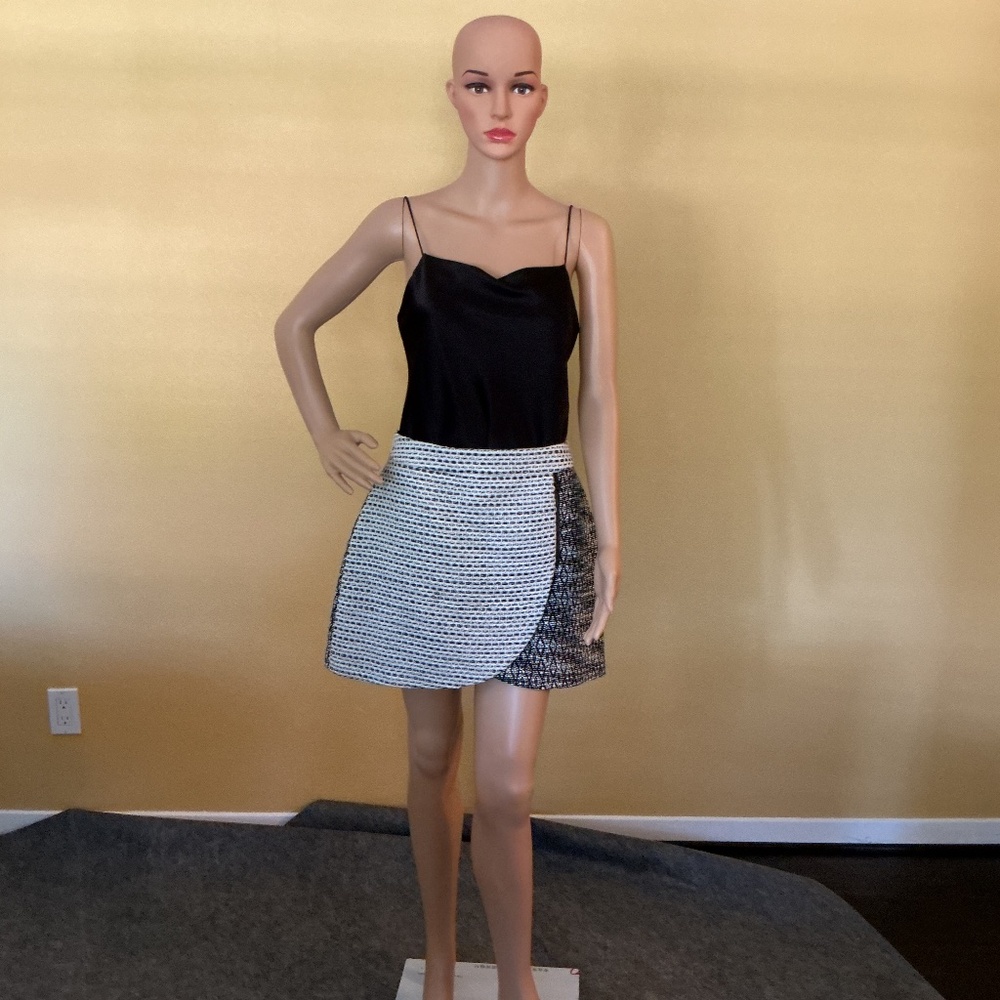 Alice and Olivia Skirt NWT Black White Mini Size 8